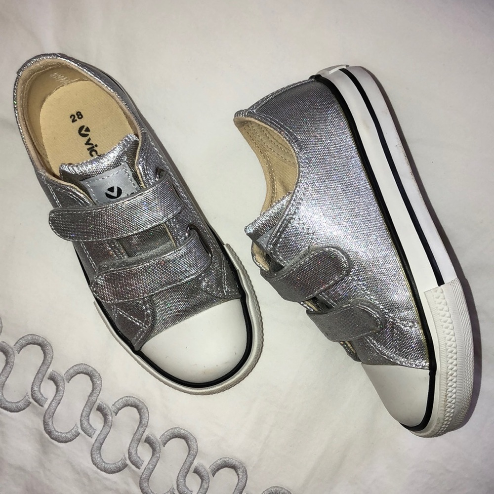 VICTORIA Silver Velcro-Close Sneakers (Chucks)